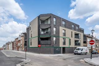 Dit instapklare 2 slaapkamer appartement is gelegen in een kleine residentie met 11 appartementen en 11 gelijkvloerse parkeerplaatsen. Het...