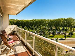 <p><span>Renovated apartment (77 m²) with 2 bedrooms and 2 terraces in Borgerhout.</span></p><p><span> </span></p><p><span>On the border of Borgerhout and Deurne, right across from the Rivierenhof, on the fifth floor of a well-maintained building you will find this bright corner apartment. Thanks to this prime location, you enjoy excellent accessibility by streetcar, bus, velo and car, while the extensive greenery of the Rivierenhof is literally across the street.</span></p><p><span> </span></p><p><span>The apartment is part of a well-maintained building whose roof has been insulated accordingly. The monthly fixed costs are €290 and are all-inclusive, including contribution to the reserve fund — a transparent and worry-free formula. This corner apartment was completely renovated in 2023 with particular attention to detail, choosing quality and durable materials. Thanks to the numerous built-in closets, the available space was optimized, creating a sleek and functional whole. The electricity is compliant, the windows are double-glazed and with a favorable EPC score B, you are assured of energy-efficient living comfort.</span></p><p><span> </span></p><p><span>A corner apartment means maximum light as well as two terraces. You have an east-facing terrace of 4 m² and a spacious south-facing terrace of 11 m², with a view of the Rivierenhof. Enter into the entrance hall with fitted wardrobe. The first bedroom (13 m²) offers a comfortable surface and is located opposite the modern bathroom (5 m²), equipped with a sink and walk-in shower. The toilet is provided separately. The second bedroom (7 m²) is perfectly usable as a dressing room, office or children's room — a flexible space that you can fill to your own needs. The bright living space (29 m²) is the heart of the apartment. Here the custom-made kitchen in dark wood veneer is a real eye-catcher. It combines a stylish look with contemporary comfort and makes cooking and dining an enjoyable experience.</span></p><p><span>Are you looking for a move-in ready apartment? Don't miss this opportunity! Living area 77 m² ref: gross floor pop. For more info or a free estimate visit </span><span><span>www.hansimmo.be</span></span></p><p><span> </span></p>