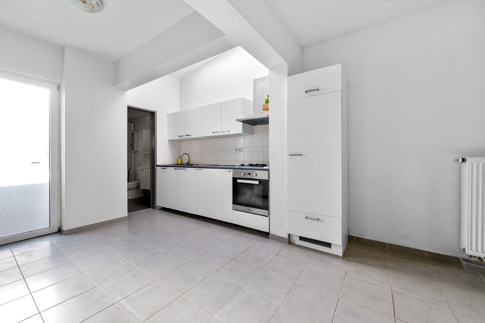 Leuke starterswoning pal in het centrum met 2 slkmrs en diepe tuin - photo 5