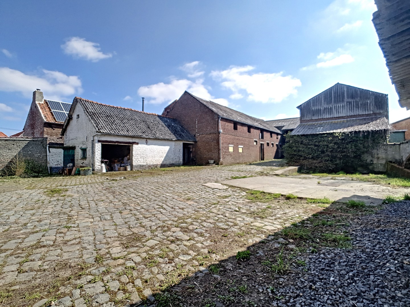 A vendre, ferme dans un environnement rural avec annexes et prairies à Ghoy (Lessines) - photo 2