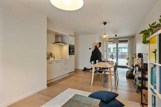 Knap éénslaapkamerappartement op het gelijkvloers te koop, gelegen vlak bij het viaduct in Gent. De Bellevuesite is een gegeerde locatie dankzij...