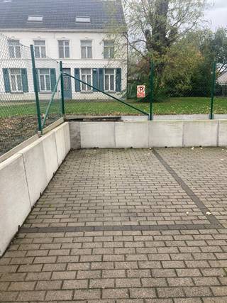 Goed gelegen autostaanplaats achter een kleinschalige Residentie.De staanplaats is gemakkelijk bereikbaar, inrit langs de Edewallestraat vlakbij de...