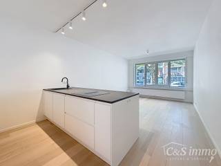 Luxueus gelijkvloers appartement met ruime zonnige tuin in de geliefde Vogeltjeswijk. Dit volledig gerenoveerde gelijkvloerse appartement...