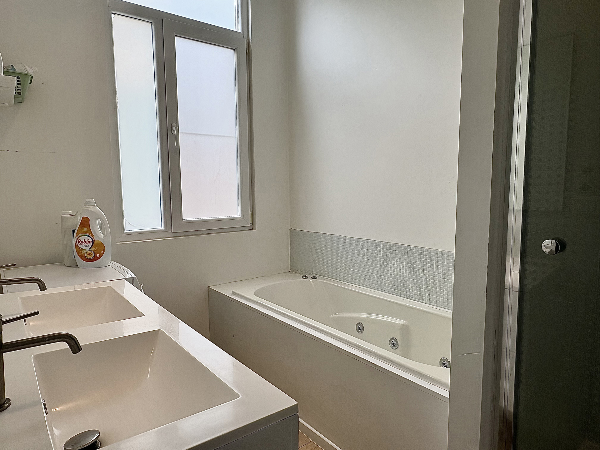 Charmante woning met 3 slaapkamers en zonnige koer! - foto 4