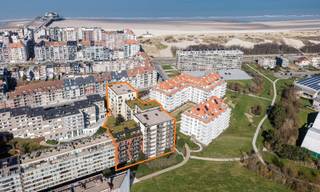 App. 43/0103: dit kwaliteitsvolle, lichtrijke appartement heeft een oppervlakte van 84 m², een terras van 7 m²  en 2 slaapkamers. <br />Op 250 meter van het strand van Blankenberge en vlak bij de pier, de zeedijk en de duinen, biedt Parkville meteen het vakantiegevoel waar levensgenieters naar op zoek zijn. Tussen de Maurice Devriendtlaan en de Prins Karellaan, midden in het groen, ontwikkelen we een residentieel project met 112 appartementen. De units zijn verspreid over 5 gebouwen die elk gekenmerkt worden door hun eigen kwaliteitsvolle architectuur. De volumes situeren zich rondom een private binnentuin waar bewoners elkaar ontmoeten. De appartementen zijn alvast klaar voor de toekomst. Het project is uitgerust met een systeem van collectieve geothermie waarmee energie op een duurzame manier uit de bodem wordt gehaald. Elk appartement beschikt over een eigen individuele warmtepomp voor de aansturing van de vloerverwarming en aanmaak van warm water.<br /><br /><em><span>Interesse of vragen? Meer info op matexi.be/blankenberge of contacteer vrijblijvend onze sales consultant op 050 58 04 85.</span></em>