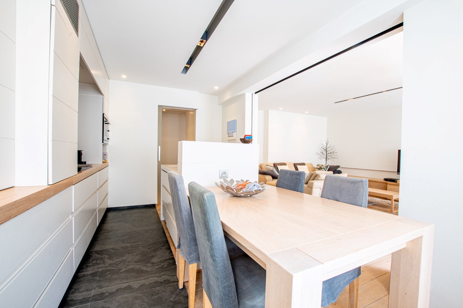 Apartment for rent in Knokke-Heist with 2 bedrooms - photo 4