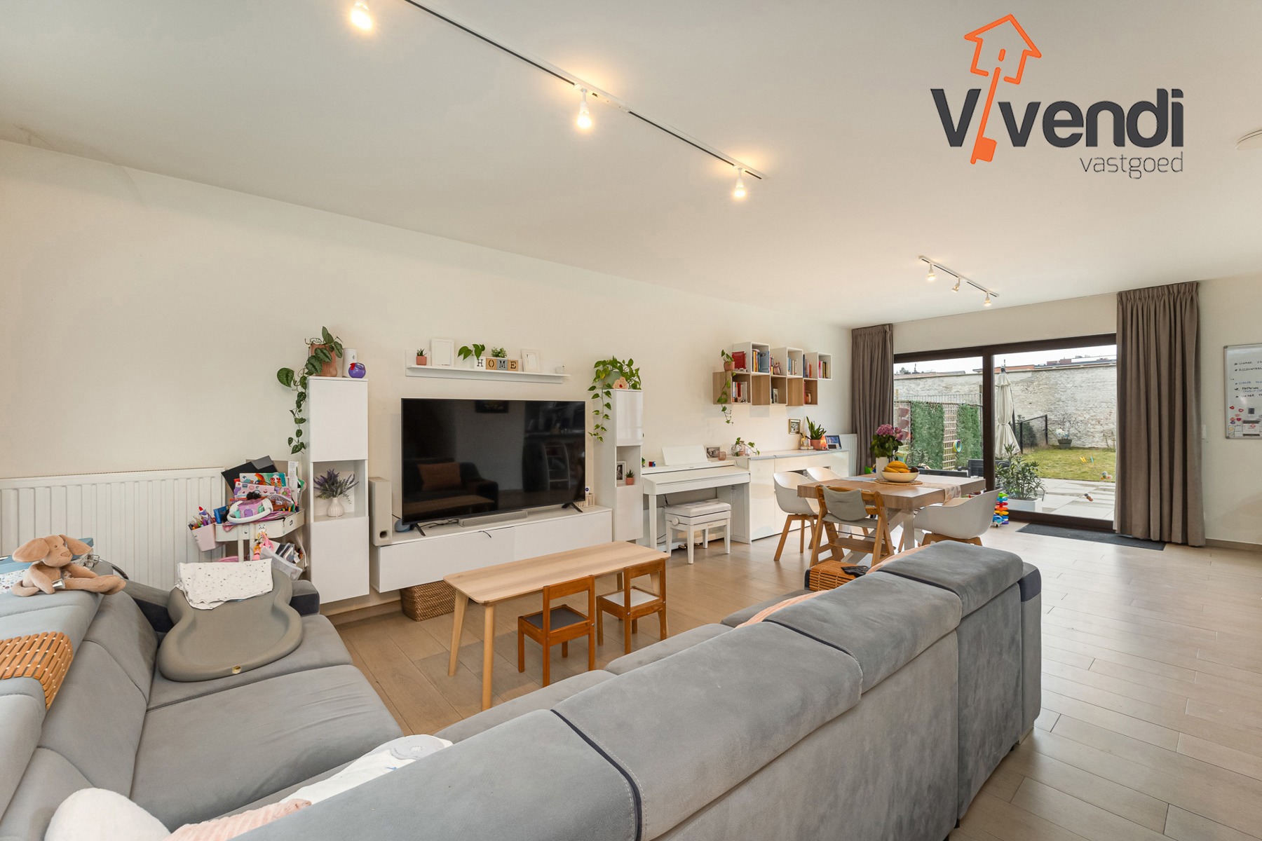 Recente 3 slpk woning met inpandige garage voor 2 auto's. - foto 2