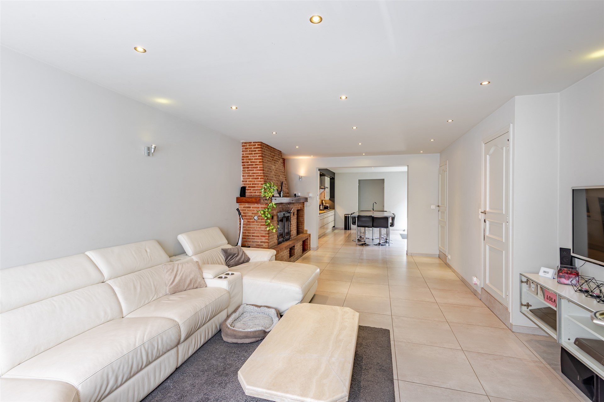 Woning met 4 slaapkamers én magazijn op toplocatie - foto 4