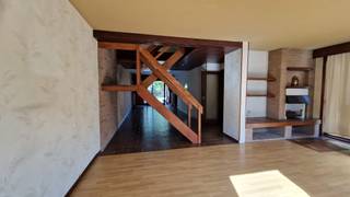 Te koop in Mechelen – Ruime halfopen bebouwing en 2 garagegronden met veel potentieel<br /><br />Bent u op zoek naar een ruime halfopen gezinswoning op een rustige ligging in Mechelen? Deze woning is ideaal voor gezinnen die vandaag ruim en comfortabel willen wonen en tegelijk toekomstgericht in hedendaags wooncomfort. De woning heeft 5 slaapkamers, grote tuin, een garage en 2 extra garagegronden aanpalend aan de tuin, wat zorgt voor extra parkeermogelijkheden of interessante mogelijkheden voor de toekomst.<br /><br />Dankzij het EPC-label C is er geen verplichte energetische renovatie.<br /><br />De woning scoort een Mobiscore van 9,4/10, waardoor winkels, scholen, openbaar vervoer, E19, R6 en fietsostrade vlot bereikbaar zijn.<br /><br />Bijzonderheden:<br /><br />- Toplocatie<br />- 5 slaapkamers<br />- Garage<br />- Extra 2 garagegronden<br />- Ruime tuin<br /><br /><br />Interieur<br /><br />Bewoonbare oppervlakte183 m²<br />Slaapkamers 5<br />Badkamers 1<br />WC 2<br />Zolder Ja<br />Keuken Ja<br />Kelder Ja<br /><br /><br />Financieel<br /><br />Vraagprijs exclusief notariskosten ( excl. eventuele registratiekosten) 459.000€<br />Kadastraal inkomen 1078 €<br /><br /><br />Verkoopmodaliteiten:<br /><br />De woning wordt uit de hand verkocht en rechtstreeks aangeboden door de eigenaar.<br /><br />De bezoeken vinden plaats tijdens twee kijkdagen:<br />Zaterdag 05/09<br />Zondag 13/09<br /><br />Vooraf inschrijven via e-mail ( taniatania@telenet.be) is vereist.<br />Na inschrijving ontvangt u een tijdslot.<br /><br /><br /><br />