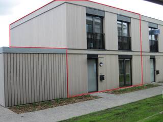 In hartje Petegem-aan-de-Schelde, omgeven door een rustige en groene omgeving, vindt u deze prachtige nieuwbouw-woning (energetisch top : E-peil< 30). <br /><br />Op het gelijkvloers treft u de inkomhal met een afzonderlijk toilet, een bijzonder ruime leefruimte met volledig uitgeruste keuken (o.a. Siemens-toestellen) én een aanpalende berging. De tuin, met toegang vanuit de leefruimte, omringd door groen, biedt de perfecte plek voor ontspanning. <br />Op de bovenverdieping vind je een nachthal, 3 slaapkamers en een ruime badkamer met inloopdouche. <br />De afwerking gebeurde met oog voor detail (verlichting aanwezig, geschilderd, .... ).<br /><br />Eveneens inbegrepen: privé parkeerplaats (nr. 20) en een gemeenschappelijke, afgesloten fietsenstalling. <br />Privatieve zonnepanelen aanwezig. <br /><br />Provisie gemeenschappelijke kosten (verlichting toegangspaden, groenonderhoud gemene plantvakken, …) van 40 euro / maand.