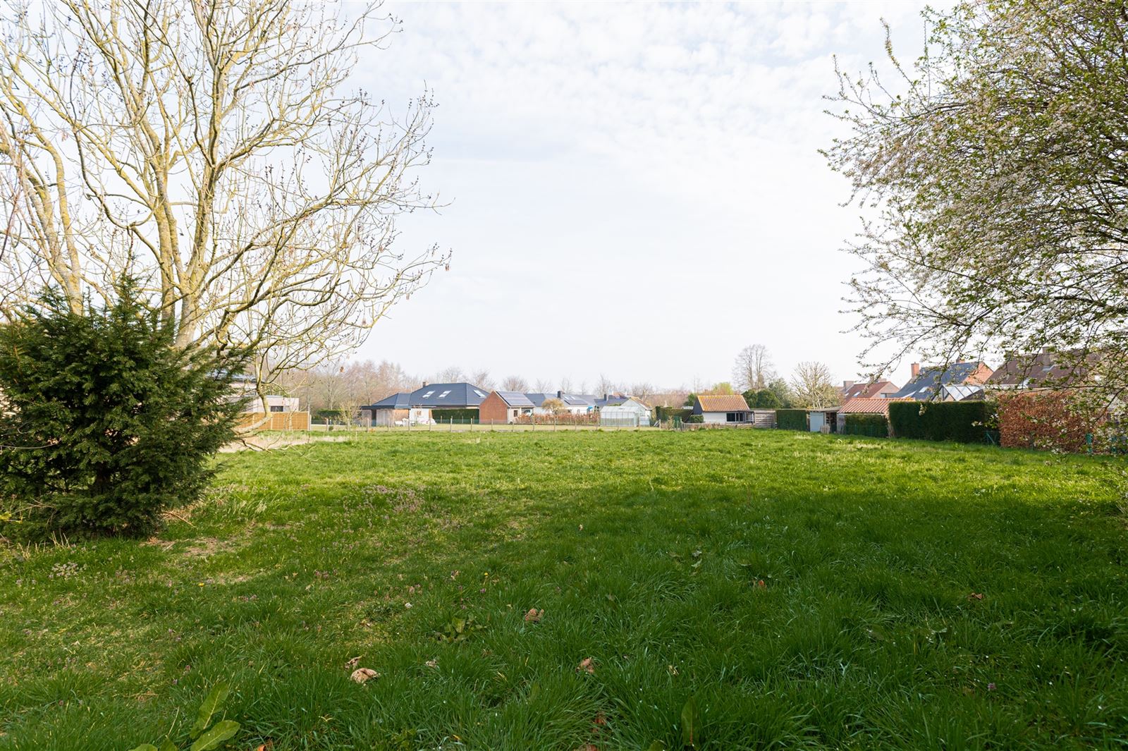 Terrain à bâtir pour un développement ouvert avec allée privée ! - photo 2