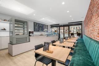 Te koop: karaktervol handelspand met woonst op de Grote Markt van Vilvoorde, op wandelafstand van publieke parkings.Dit unieke pand, gebouwd voor...