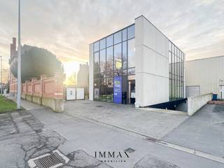 Vlot bereikbare kantoorruimte van 150 m² in recent gebouw (2021).Het kantoor is gelegen op de 1ste verdieping van het gebouw en werd volledig...