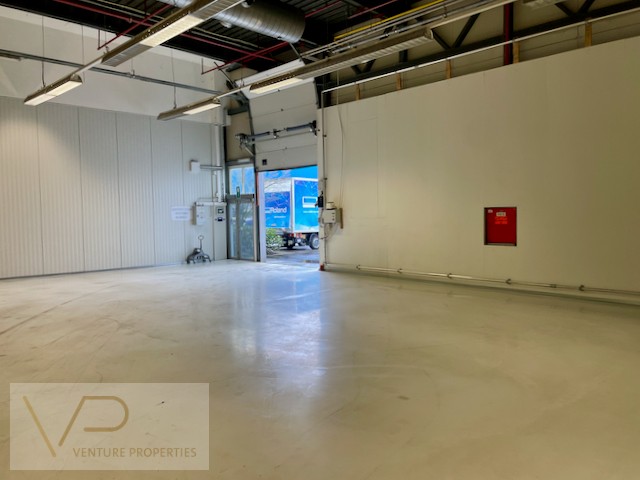 Goed beveiligd magazijn 3524m2 - foto 2
