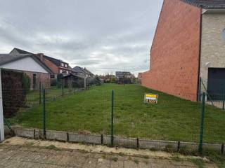 +++ Velodromstraat 293, Liedekerke +++Deze bouwgrond voor half-open bebouwing is ideaal gelegen, vlakbij wijk Kruisbeekveld.In de nabijheid vind je...