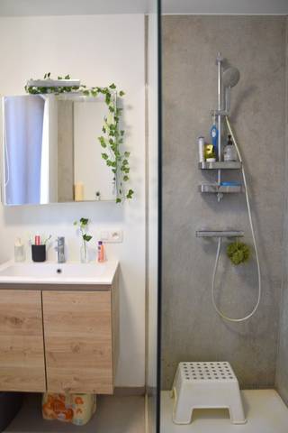 Gelegen in het hart van Gullegem, op een uitstekende locatie vlakbij winkels, horeca, scholen en een bushalte. Alles wat huurders nodig...