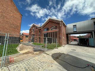 Fenomenaal gelegen kantoorruimte met een oppervlakte van 340 m² te koop op amper 300 m van de Doorniksesteenweg met een onmiddellijke verbinding...