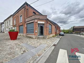 Trevi la Propriété vous présente cet ensemble immobilier exceptionnel situé Rue de la Cure à Farciennes, offrant un rendement locatif potentiel...