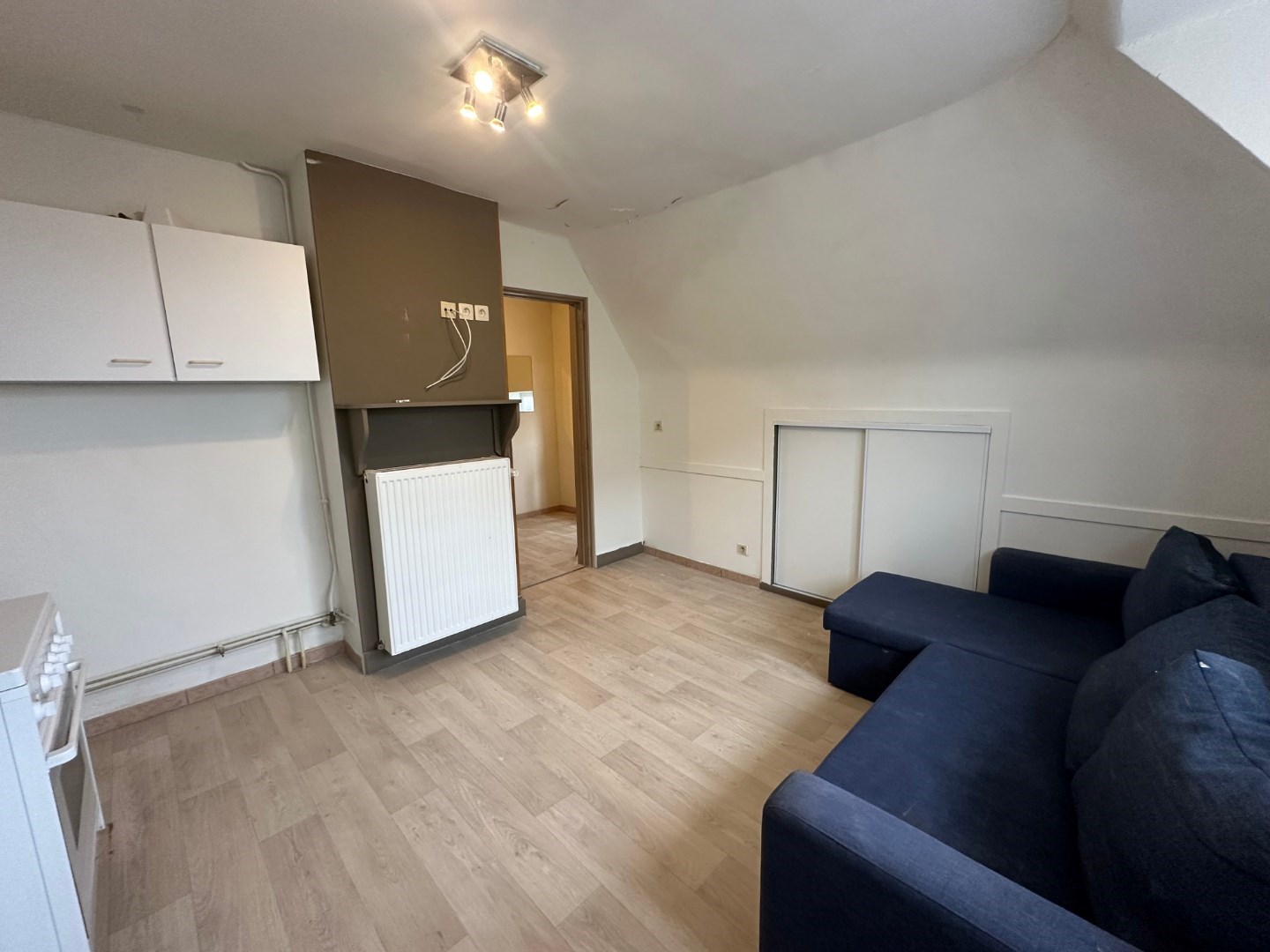 Te renoveren appartement met 1 ruime slaapkamer en mogelijkheid tot aankoop garage in gebouw - foto 2