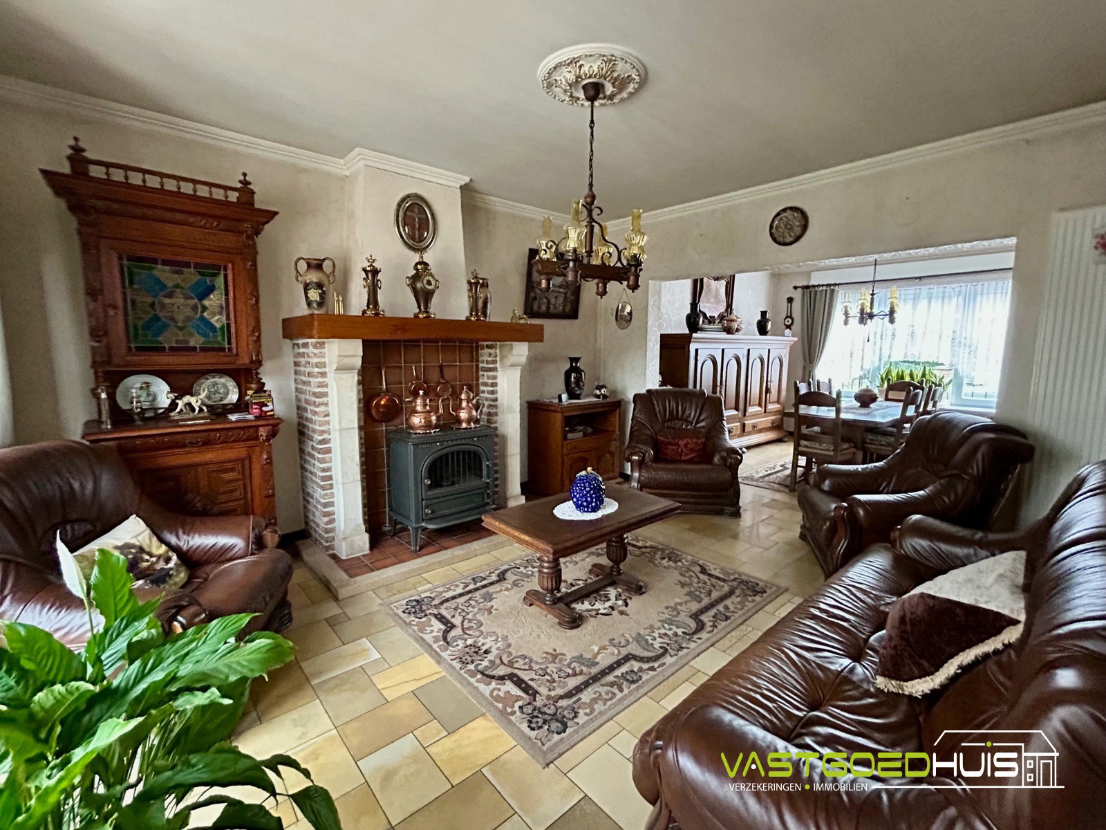 Ruime gezinswoning met garage en tuin - foto 3