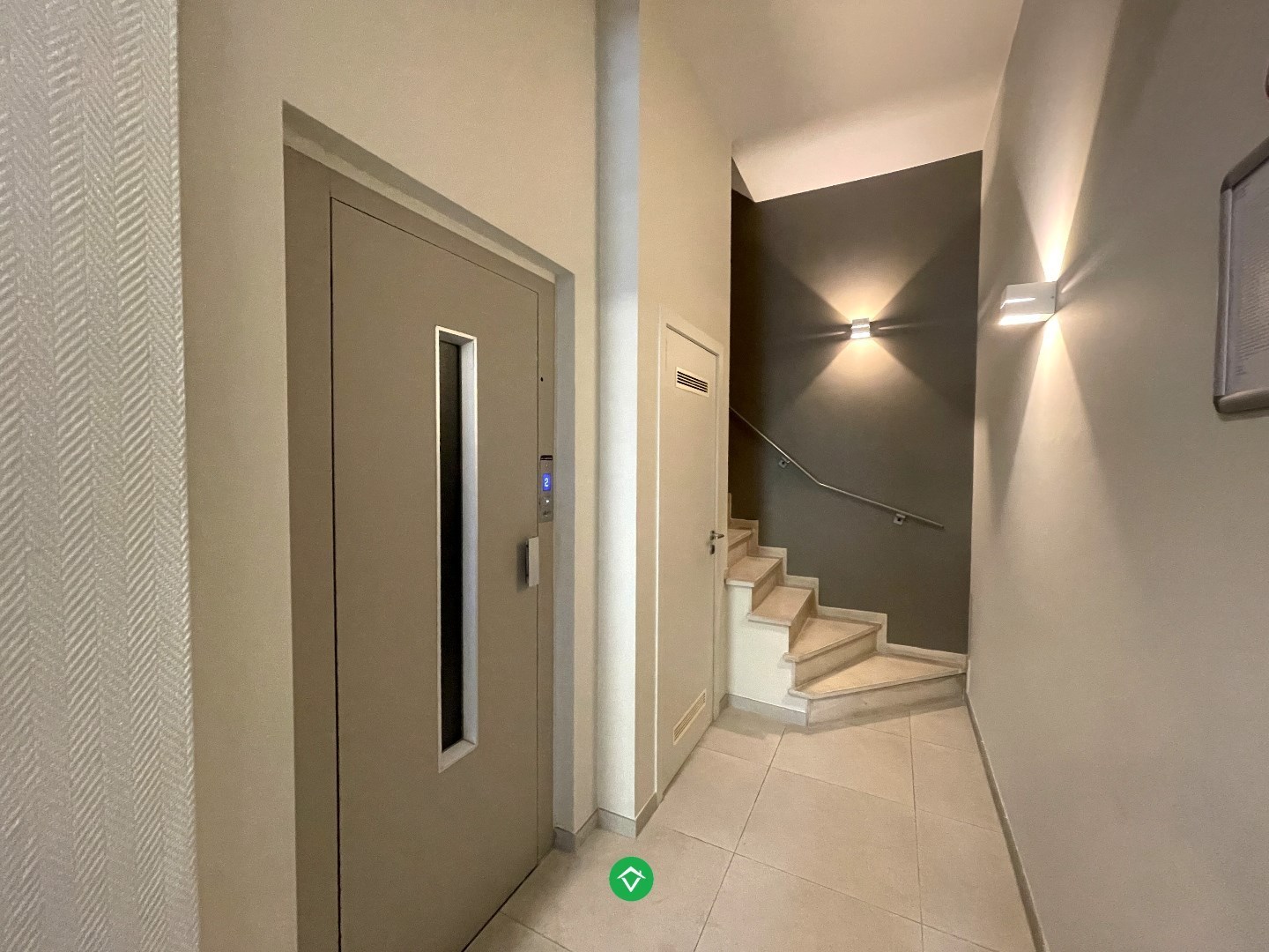 Ruim 2-slaapkamersappartement met garage in centrum Roeselare - foto 2