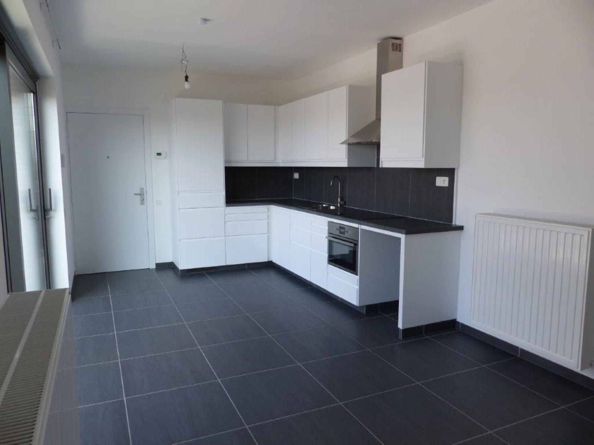 Goed gelegen hedendaags 1 slaapkamer appartement met terras - foto 4