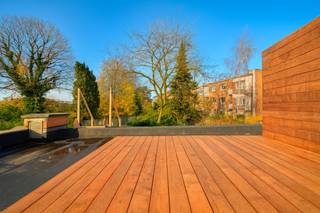 Volledig gerenoveerd en luxueus appartement met riant terras op de eerste verdieping op wandelafstand van het Te Boelaerpark! Bestaande uit:...