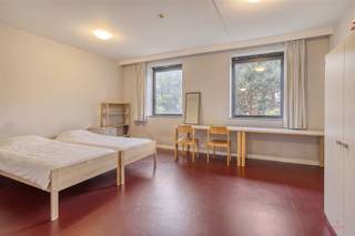 This bright studio apartment is in an interesting location near the center and train station of Leuven.Located on the fifth floor, this studio...