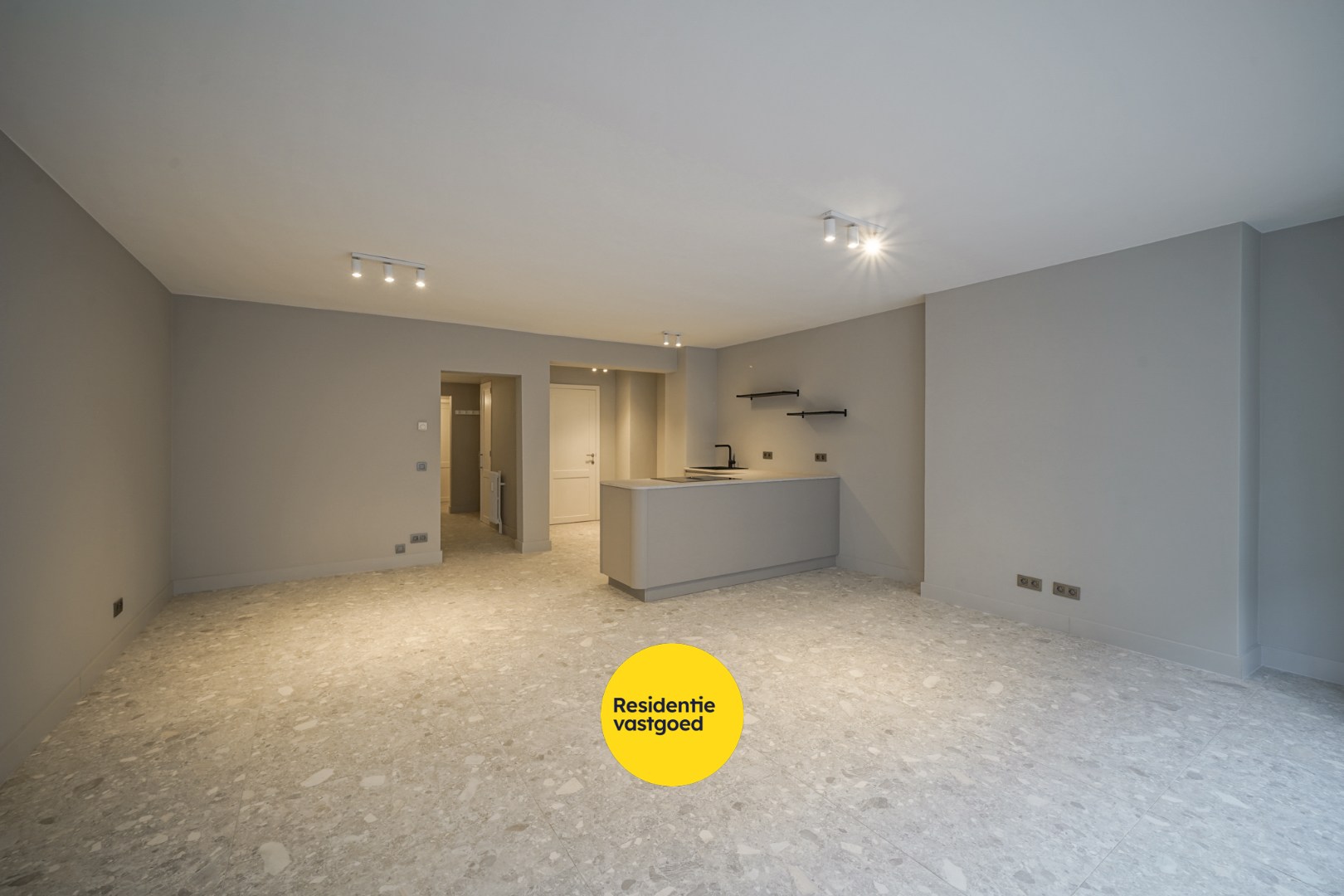 Gerenoveerd 2-slpk appartement met balkon en lift in Oostende - foto 5