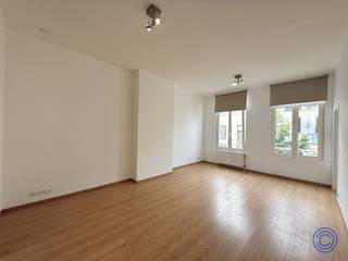Informatie appartementLichtrijk appartement ca. 95m² in de hippe Sint-Andrieswijk te Antwerpen! Dit appartement ligt op de 3e verdieping van een...