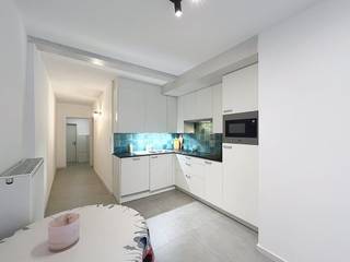 Gemeubeld, modern 1-slaapkamerappartement in hartje Brugge met lichtrijke woonkamer, ingerichte keuken, ruime slaapkamer met terras, badkamer en fietsenberging.Met restaurants, winkels en alle voorzieningen direct voor de deur, ervaart u hier wonen met maximaal comfort.Indeling:1°V: inkomhal die uitgeeft op de ruime woonkamer (20 m²) – volledig ingerichte en praktische keuken met inductiekookplaat, combi-oven, koelkast met diepvriesvak en vaatwasser (9 m²) – één ruime en lichtrijke slaapkamer (11 m²) – moderne badkamer met inloopdouche en toilet (9 m²) – gemeenschappelijke fietsenberging.- Huurprijs: €800,00/maand- Provisie gemeenschappelijke kosten: €50,00/maand- Onmiddellijk beschikbaarDe snelste manier om een bezoek te brengen aan dit pand? Vraag je bezoek aan via de roze knop op onze website (www.dewaele.com) en je wordt gecontacteerd door één van onze verhuurexperten.