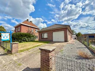 Deze verzorgde bungalow ligt op een zonnig en rustig gelegen perceel van 930m² in het bruisende centrum van Ertvelde. Mits opfrissing en renovatie...