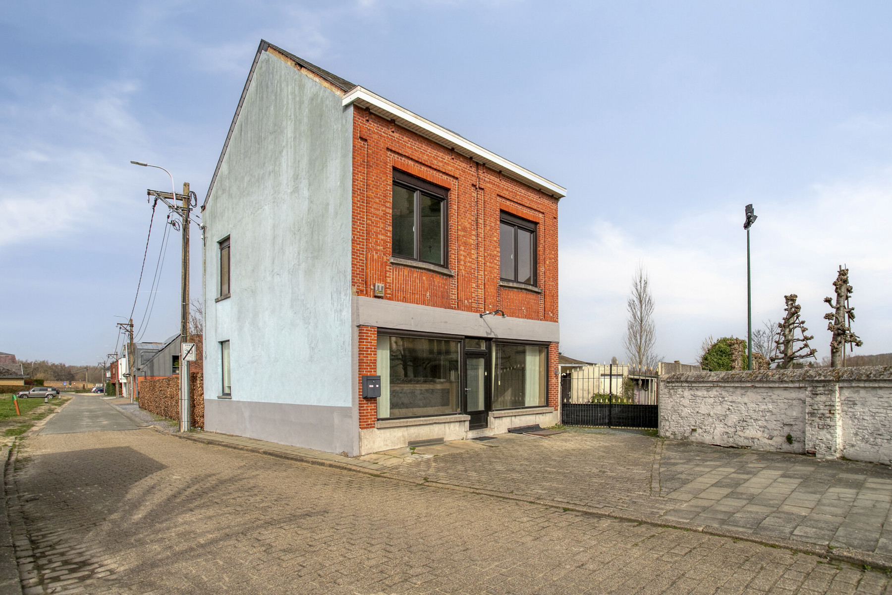 Handelspand / woning in het centrum van Schellebelle - foto 1