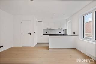 Te koop: volledig gerenoveerd appartement met terras in WevelgemOp het tweede verdiep van een verzorgd gebouw, vlak bij het centrum van Wevelgem,...