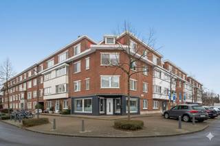 Dit handelspand is ideaal gelegen vlak bij het hart van Hasselt, op minder dan één kilometer van het stadscentrum. Dankzij de nabijheid...