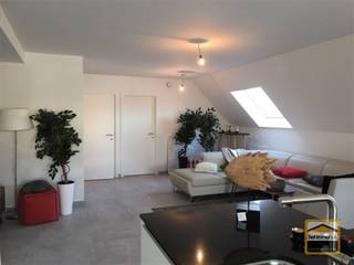 <p><span>Uitzonderlijk groot en recent duplex appartement met 2 slaapkamers, <br />ruim terras, 2 ondergrondse autostaanplaatsen en kelderberging.</span></p><p><span> </span></p><p><span>Dit uitzonderlijk ruim appartement ligt op de bovenste verdieping van <br />een kleinschalig appartementsgebouw.</span></p><p><span>Deze residenties bieden de ideale combinatie tussen rustig wonen in het centrum en <br />de directe toegang tot grotere agglomeraties binnen en buiten Limburg. <br />Autostrade E313 op minder dan 3km bereikbaar.</span></p><p><span><br />Dit appartement heeft een bruto oppervlakte van 142,5 m² en een terras van 11,90 m².</span></p><p><span><br /></span><span>Indeling:</span><span> Inkomhal - woonkamer met open geïnstalleerde keuken en toegang naar het terras -<br />berging/wasplaats - toilet - nachthal naar de bovenliggende verdieping - slaapkamer 1 <br />slaapkamer 2 - badkamer</span></p><p><span> </span></p><p><span>Het appartement is verhuurd. Bijgevolg komt het in aanmerking als opbrengsteigendom. </span></p><p><span>Eigen bewoning is uiteraard ook mogelijk.</span></p><p><span> </span></p><p><span>Wenst U meer informatie over deze woning of een bezichtiging?<br />Contacteer ons via 012 26 22 05 of </span><span><span>info@hetimmohuis.be</span></span><span>.</span><span> </span></p>