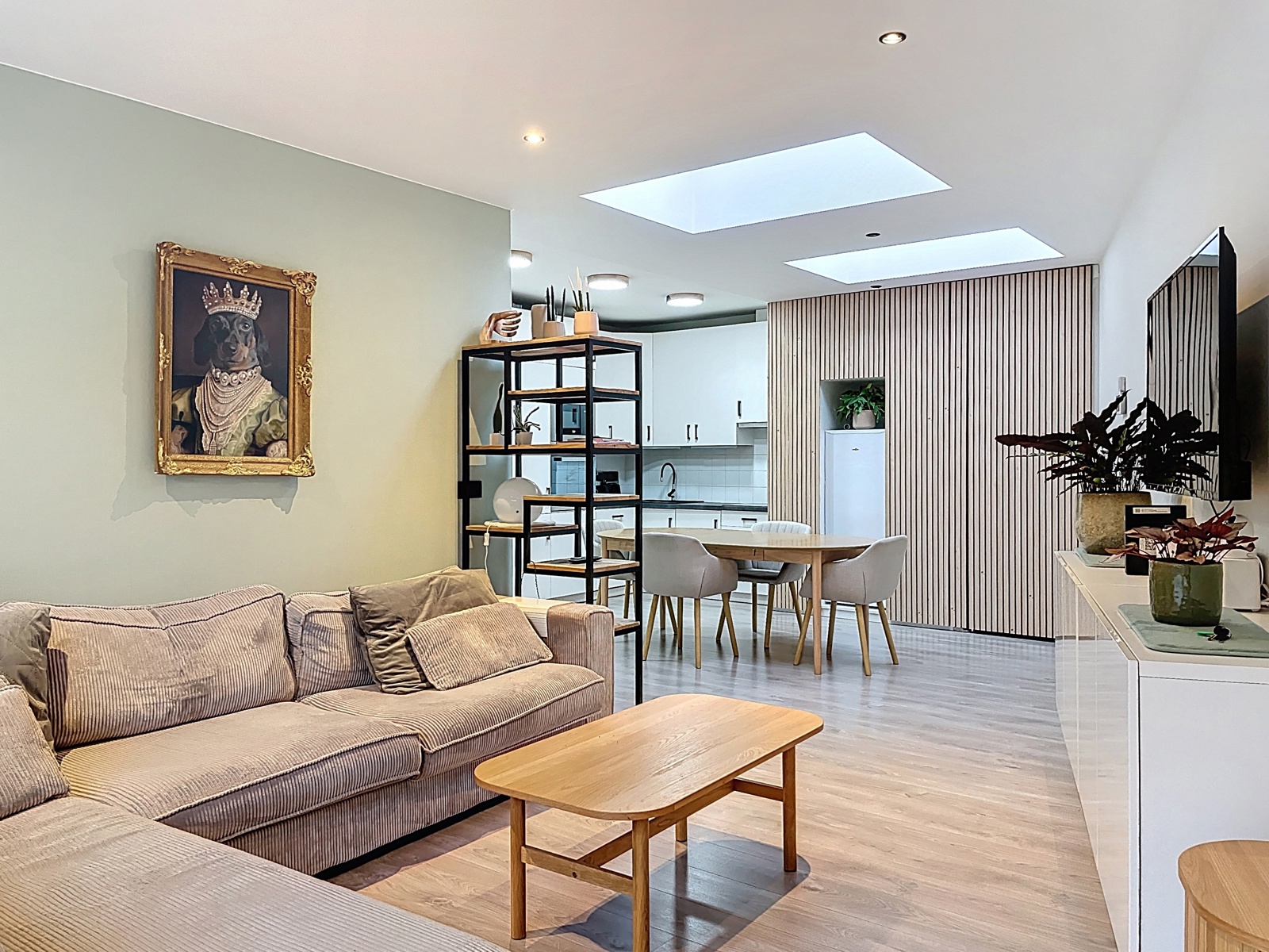 Instapklaar 2 slpks appartement, terras en autostaanplaats - foto 3