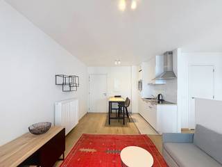<p><strong>BRUSSEL: Dicht bij alle voorzieningen en het stadscentrum, prachtige GEMEUBILEERDE studio van ±38 m² op de 2e verdieping met lift. De indeling is als volgt: woonkamer van ±18 m², ingerichte keuken (kookplaten, afzuigkap, oven en koelkast), doucheruimte met toilet, kelderruimte nr. B032 en parkeerplaats nr. 211 inbegrepen. Kosten: voorschot van 150 €/maand, inclusief gemeenschappelijke kosten, koud water, warm water en verwarming. EPC B-. Direct beschikbaar.<br /><br /></strong><span>Op de 2e verdieping, bereikbaar met de lift: </span><br /><br /><br />- Woonkamer van ±18 m²<br />- Ingerichte keuken (kookplaten, afzuigkap, oven en koelkast)<br />- Doucheruimte met toilet<br /><br />Kelder B032<br /><br />Parkeerplaats n°211<strong><br /></strong></p>