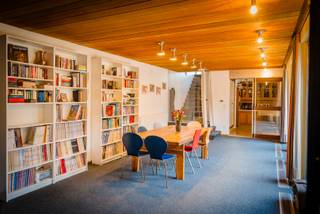 Unieke eigendom op 1.087m² met maar liefst 435m² bruikbare vloeroppervlakte !Ideaal voor vrij beroep, praktijk aan huis, co-housing of grote...