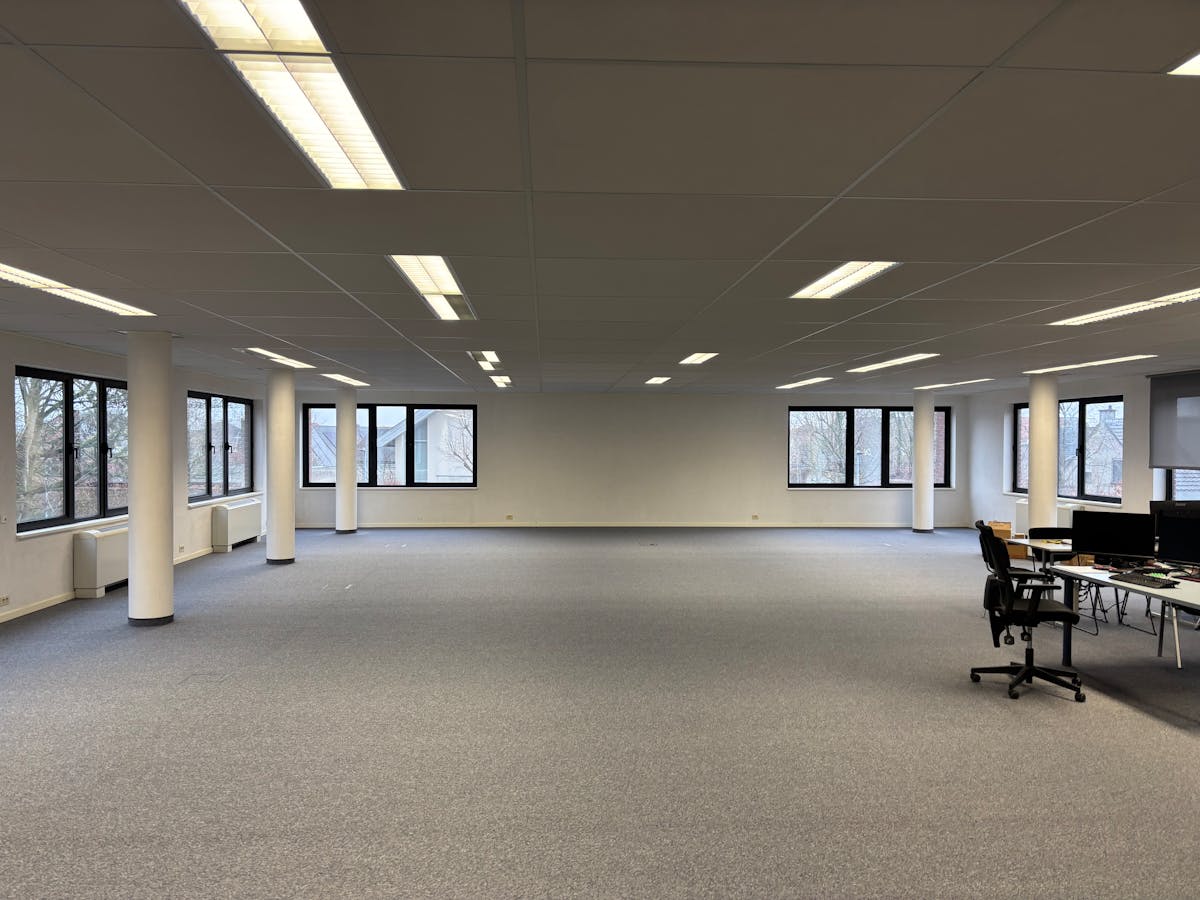 Kantoorgebouw met zichtbaarheid langs de Ring te Roeselare - foto 5