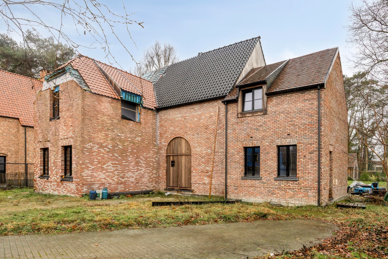 Ruime af te werken villa op een perceel van 1.663 m2 met vergund bijgebouw - foto 2