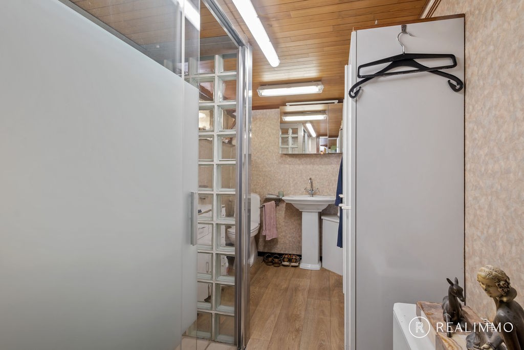 Te renoveren gezinswoning met uitweg en garage in Avelgem - foto 5