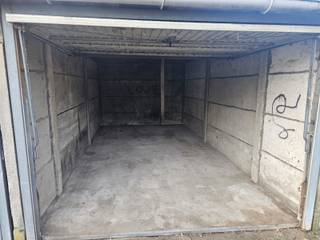 Gesloten garagebox in het centrum van Beerse