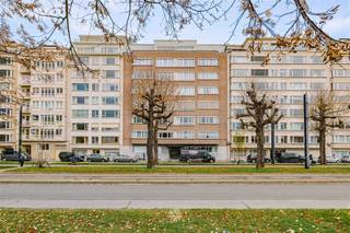 GENT - Ruim drie-slaapkamerappartement met groot terras te koop aan het Gentse Zuidpark Gelegen aan de Hubert Frère-Orbanlaan 391 vindt u op de...