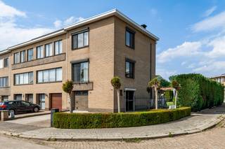 Zeer gunstig gelegen bel étage woning in een residentieel gelegen woonwijk.  Zéér rustige en aangename woonomgeving, ideaal voor gezin met...