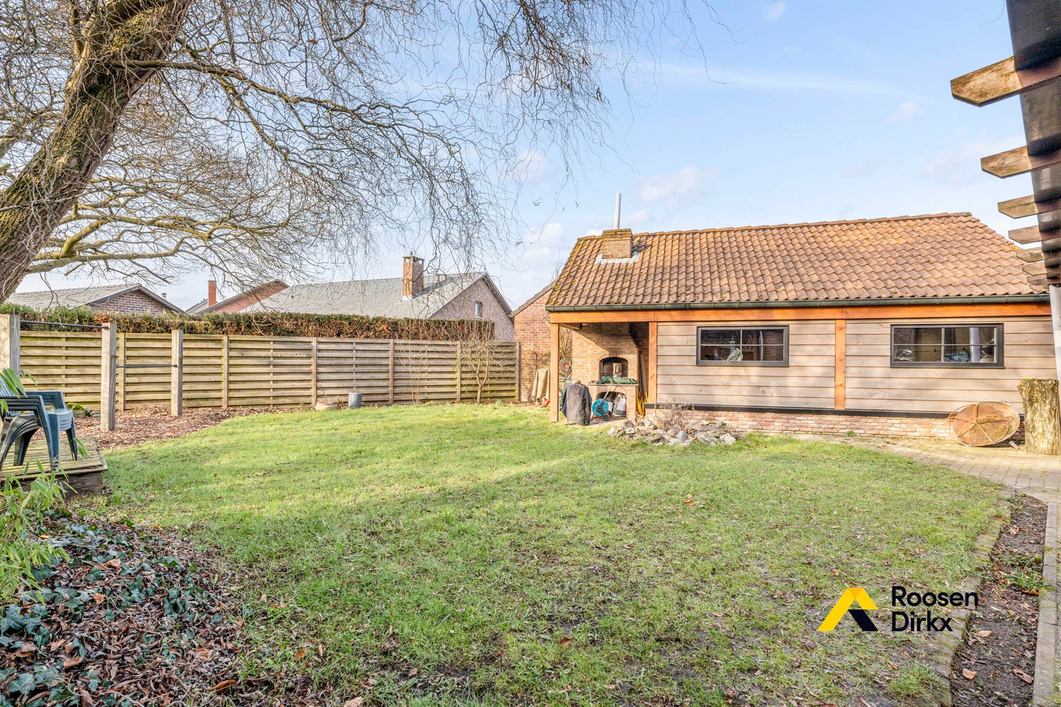 Solide woning met 4 slaapkamers en ruime garage op perceel van 734m² - foto 4