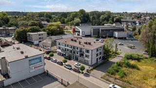 Voor meer info of een bezoek, bel 053 69 59 34 - Nabij het centrum van Liedekerke bevindt zich dit instapklare appartement. De ligging vormt meteen...