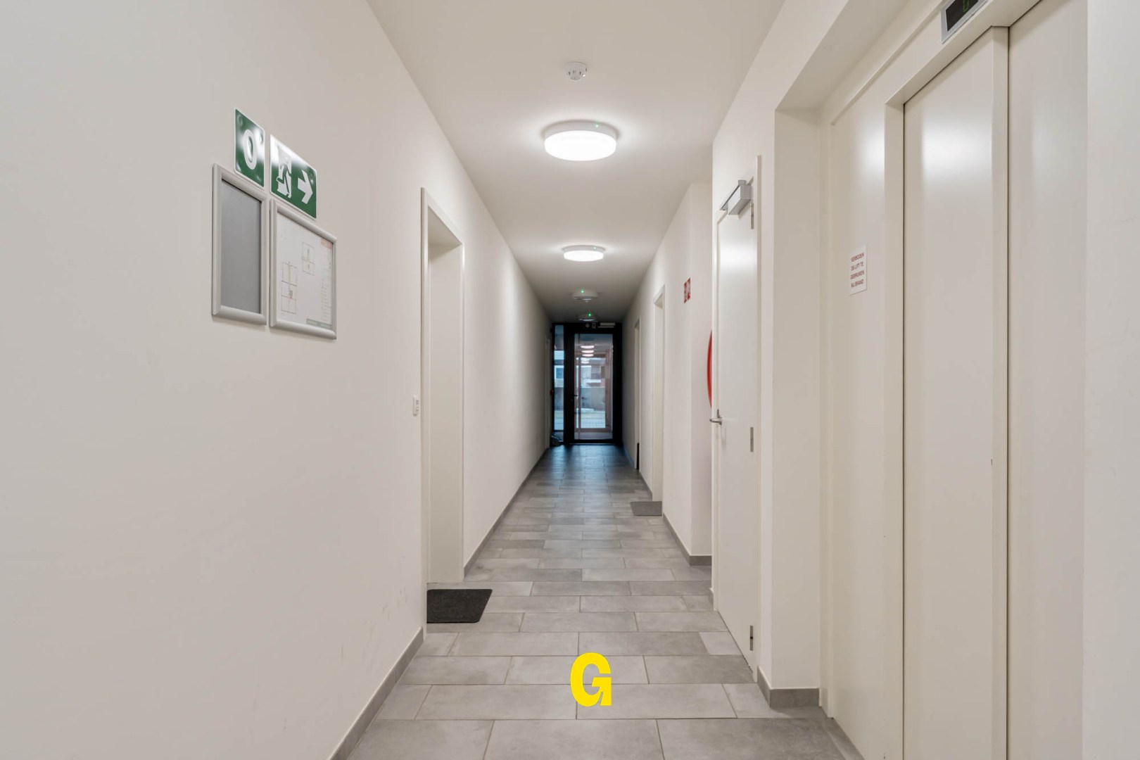 Recent energiezuinig 1-slaapkamer appartement met terras, standplaats en berging, vlak bij het centrum van Tongeren - foto 4