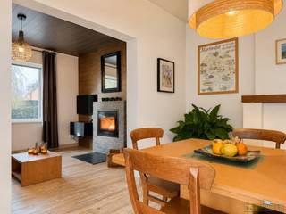 <p><span>KARAKTERVOLLE GEZINSWONING met 4 SLAAPKAMERS, gelegen in een RUSTIGE en LANDELIJKE OMGEVING te Zwalm. Deze woning werd doorheen de jaren ZORGVULDIG GERENOVEERD met oog voor KWALITEIT, waarbij AUTHENTIEKE ELEMENTEN mooi bewaard bleven. De combinatie van CHARME en LIGGING maakt dit een UITSTEKENDE GEZINSWONING.</span></p>
<p>Via de inkomhal met toegang tot de kelder betreedt u de open leefruimte, bestaande uit een gezellige zithoek, een lichtrijke eetruimte en een aanpalende ingerichte keuken. Verder bevindt zich op het gelijkvloers een ingerichte badkamer met apart toilet. De 1ste verdieping omvat een bureauruimte en 4 slaapkamers, waarvan 1 momenteel is ingericht als dressing.<br />Buitenshuis beschikt de woning over een praktische fietsenberging met rechtstreekse doorgang naar de tuin, een zonnig terras en een gezellige tuin waar het aangenaam vertoeven is.<br /><br />Adres: Peperstraat 20, 9630 Zwalm<br /><br />EPC: 383 kWh/m², G-score en P-score B, Geen renovatieverplichting van toepassing</p>