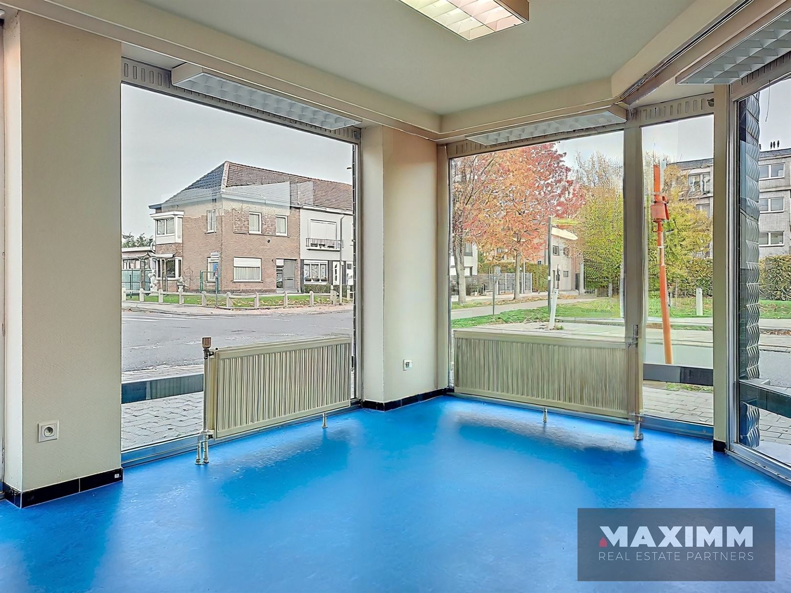 Commercial - photo 3